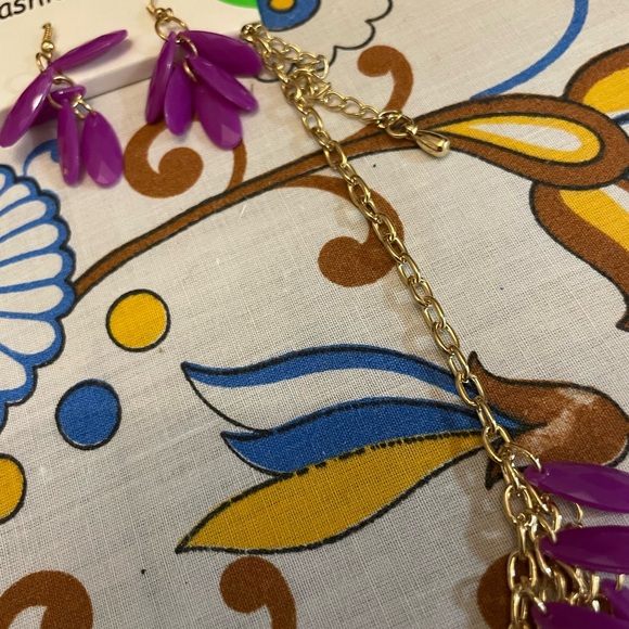 Lovely purple statement necklace and earrings - Picture 5 of 6